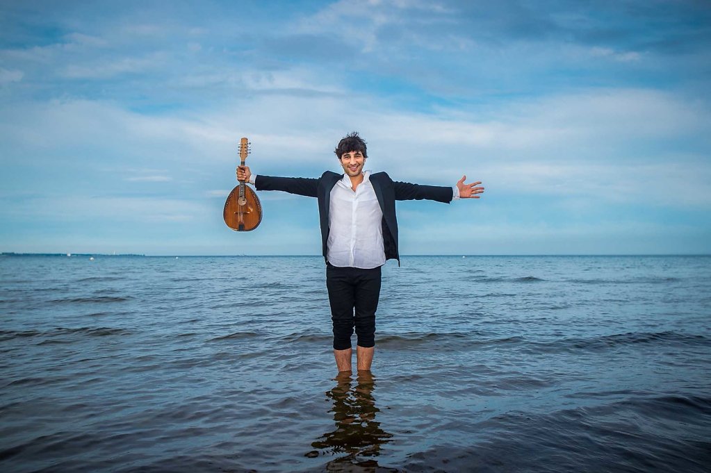  Avi Avital